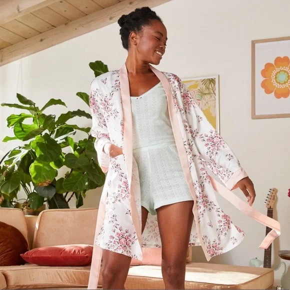 Brand New Morgan Lane Satin Robe - Picture 2 of 5